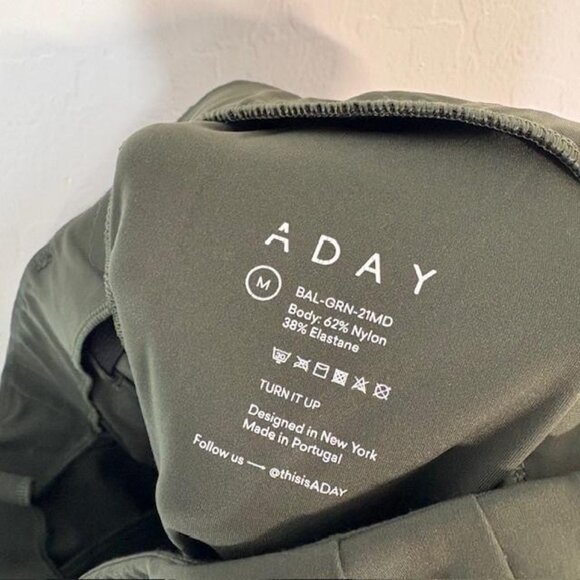 ADAY Pants Womens Medium Green Turn It Up Tapered Pleated Ankle Work Travel - Picture 6 of 8